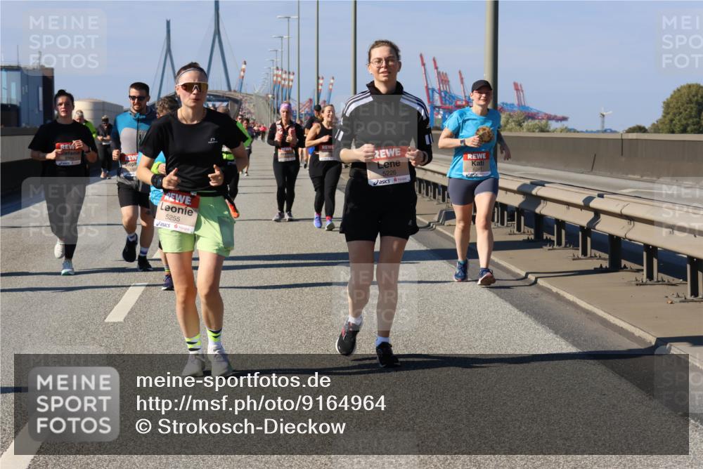 03.10.2025 - Köhlbrandbrückenlauf Strokosch-Dieckow http://msf.ph/oto/9164964 03.10.2025 13:12:11 Position 3 5301, 5255, 5226, 6297 meine-sportfotos.de