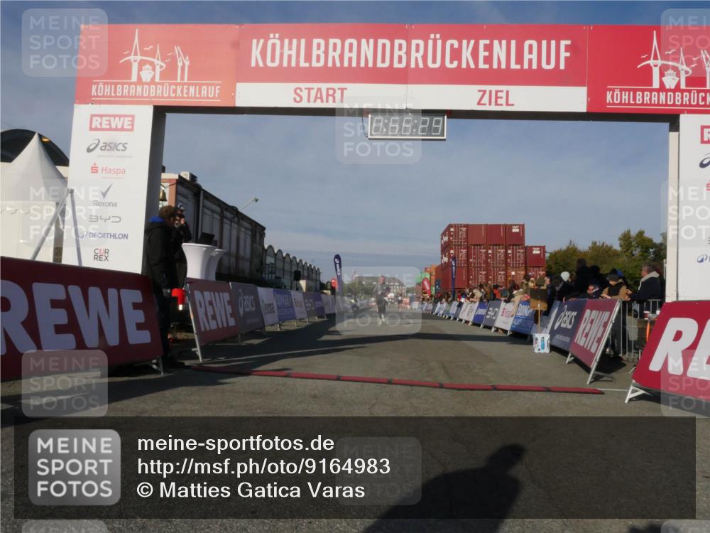 03.10.2025 - Köhlbrandbrückenlauf Matties Gatica Varas http://msf.ph/oto/9164983 03.10.2025 09:56:31 Ziel 1085, 1421, 3354, 3544 meine-sportfotos.de