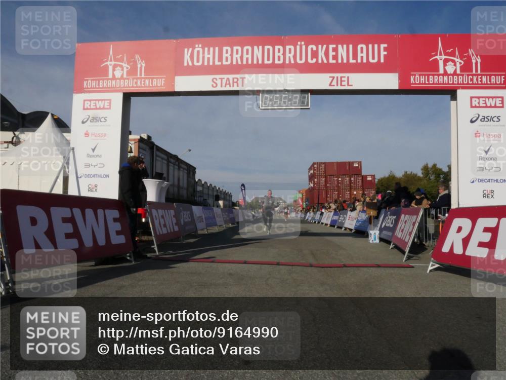 03.10.2025 - Köhlbrandbrückenlauf Matties Gatica Varas http://msf.ph/oto/9164990 03.10.2025 09:56:32 Ziel 1085, 1421, 3354, 3402, 3544 meine-sportfotos.de
