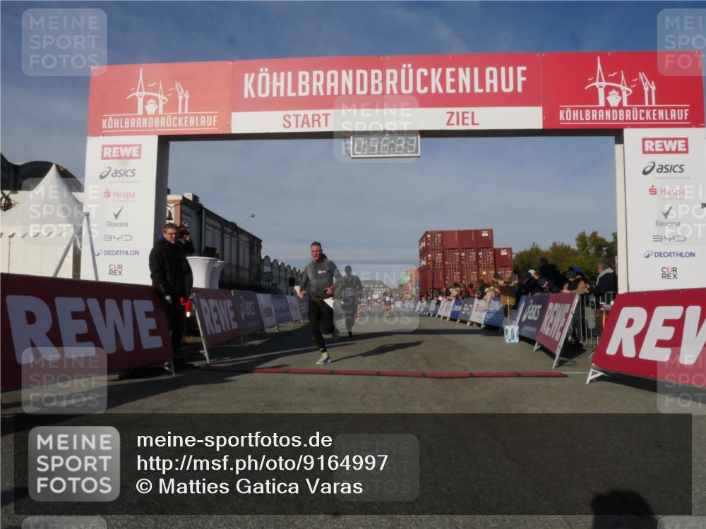 03.10.2025 - Köhlbrandbrückenlauf Matties Gatica Varas http://msf.ph/oto/9164997 03.10.2025 09:56:34 Ziel 1085, 1421, 3354, 3402, 3544 meine-sportfotos.de