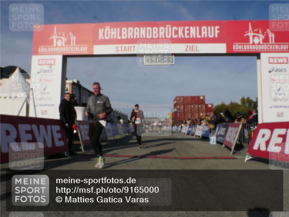 03.10.2025 - Köhlbrandbrückenlauf Matties Gatica Varas http://msf.ph/oto/9165000 03.10.2025 09:56:35 Ziel 1085, 1103, 1421, 3354, 3402, 3544 meine-sportfotos.de