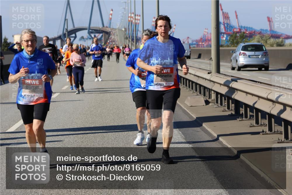 03.10.2025 - Köhlbrandbrückenlauf Strokosch-Dieckow http://msf.ph/oto/9165059 03.10.2025 13:12:38 Position 3 4966, 00, 5357 meine-sportfotos.de