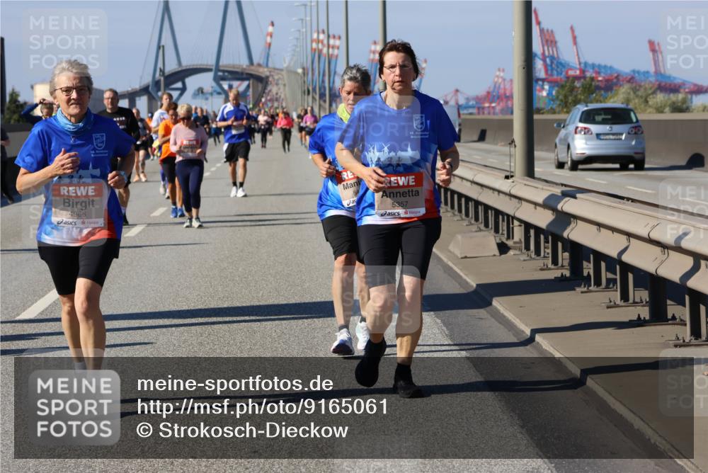 03.10.2025 - Köhlbrandbrückenlauf Strokosch-Dieckow http://msf.ph/oto/9165061 03.10.2025 13:12:38 Position 3 15, 4966, 15, 00, 54, 5357 meine-sportfotos.de