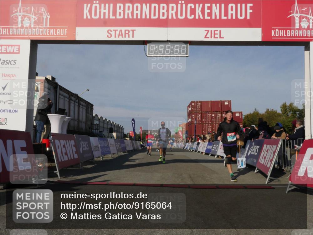 03.10.2025 - Köhlbrandbrückenlauf Matties Gatica Varas http://msf.ph/oto/9165064 03.10.2025 09:56:52 Ziel 1050, 1065, 1086, 1275, 1703, 2844, 3491, 3531 meine-sportfotos.de