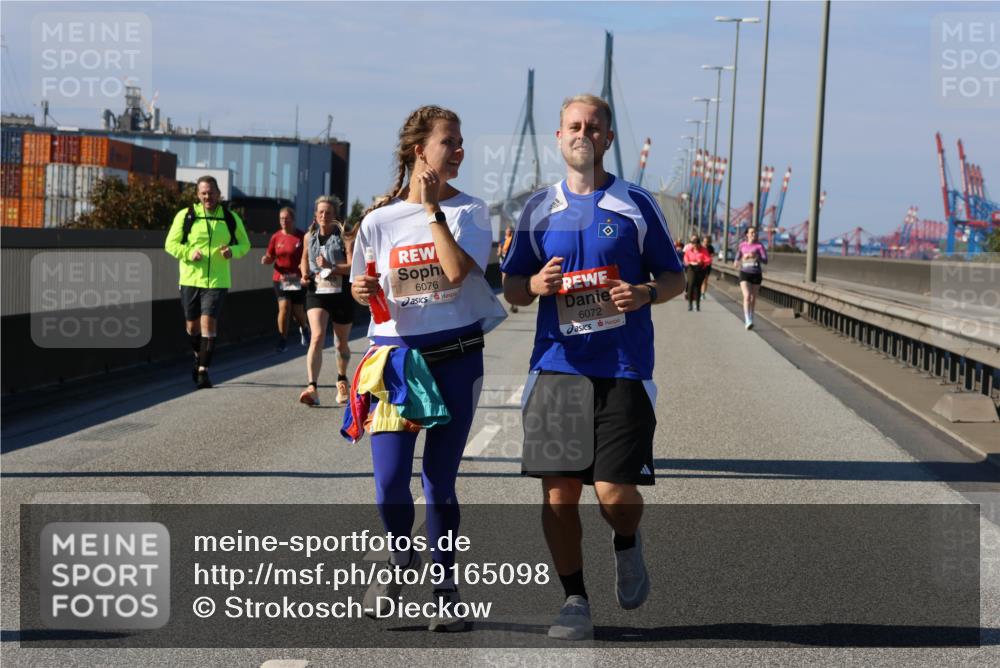 03.10.2025 - Köhlbrandbrückenlauf Strokosch-Dieckow http://msf.ph/oto/9165098 03.10.2025 13:12:52 Position 3 6076, 6072 meine-sportfotos.de