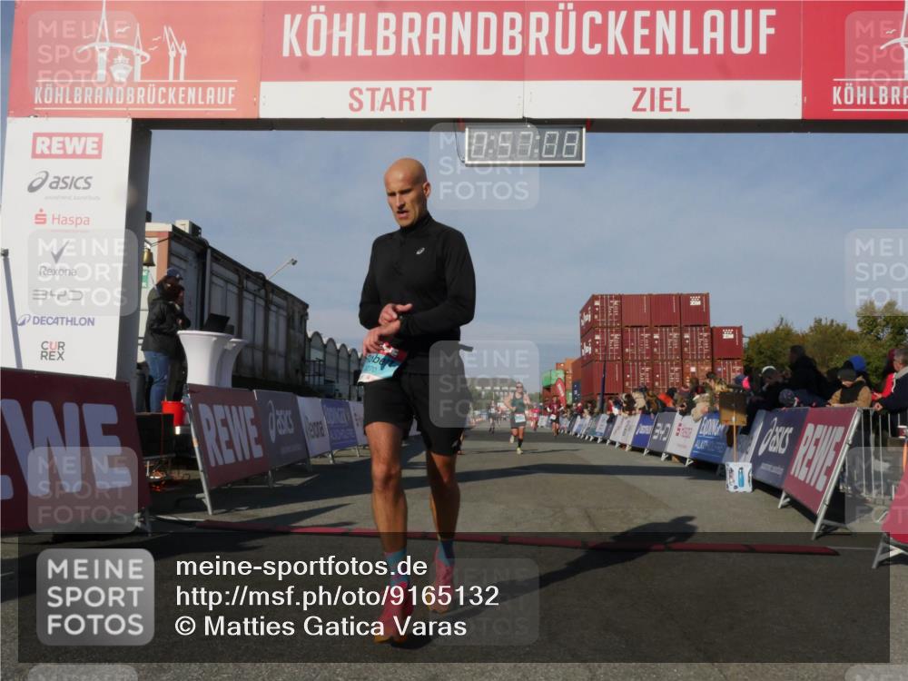 03.10.2025 - Köhlbrandbrückenlauf Matties Gatica Varas http://msf.ph/oto/9165132 03.10.2025 09:57:10 Ziel 1090, 1258, 3205, 3414, 3705 meine-sportfotos.de