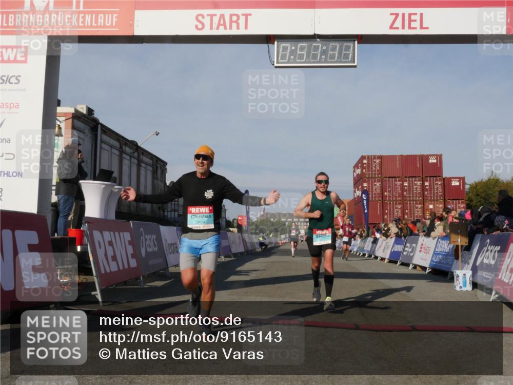 03.10.2025 - Köhlbrandbrückenlauf Matties Gatica Varas http://msf.ph/oto/9165143 03.10.2025 09:57:13 Ziel 1090, 1180, 1258, 3205, 3414, 3705 meine-sportfotos.de