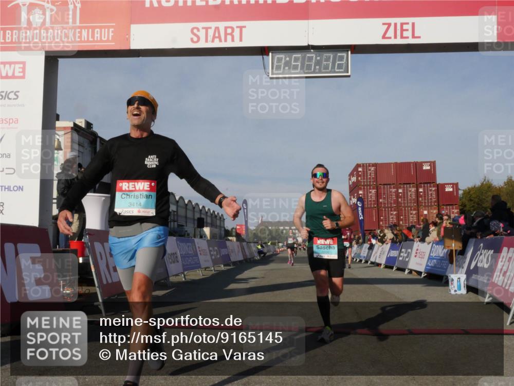 03.10.2025 - Köhlbrandbrückenlauf Matties Gatica Varas http://msf.ph/oto/9165145 03.10.2025 09:57:14 Ziel 1090, 1180, 1258, 3205, 3705 meine-sportfotos.de