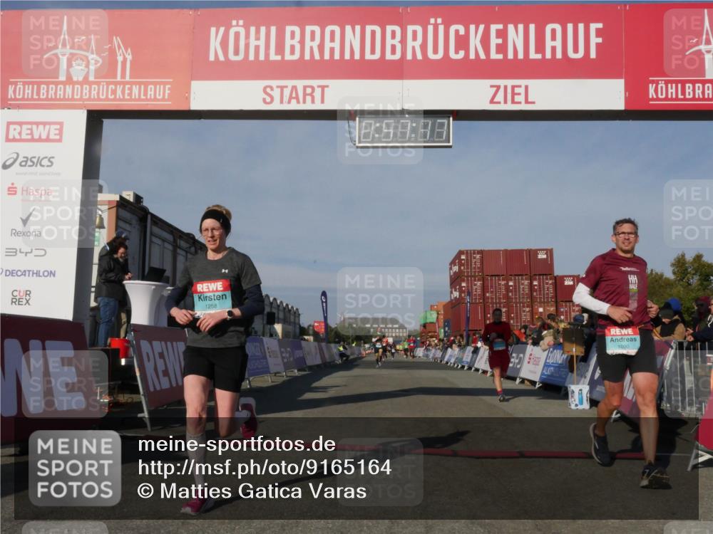 03.10.2025 - Köhlbrandbrückenlauf Matties Gatica Varas http://msf.ph/oto/9165164 03.10.2025 09:57:19 Ziel 1090, 1101, 1180, 2708, 2760, 3518, 3705 meine-sportfotos.de