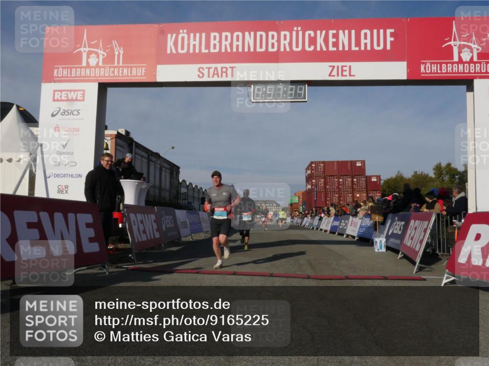 03.10.2025 - Köhlbrandbrückenlauf Matties Gatica Varas http://msf.ph/oto/9165225 03.10.2025 09:57:36 Ziel 1083, 1541, 2759, 2801, 2802, 2819, 2820, 3043, 3335, 3795 meine-sportfotos.de