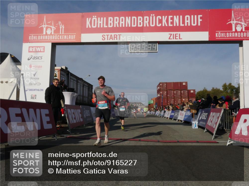 03.10.2025 - Köhlbrandbrückenlauf Matties Gatica Varas http://msf.ph/oto/9165227 03.10.2025 09:57:36 Ziel 1083, 1541, 2759, 2801, 2802, 2819, 2820, 3043, 3335, 3795 meine-sportfotos.de