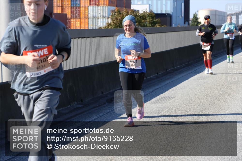 03.10.2025 - Köhlbrandbrückenlauf Strokosch-Dieckow http://msf.ph/oto/9165228 03.10.2025 13:13:37 Position 3 4434, 6265 meine-sportfotos.de