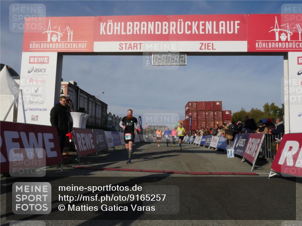 03.10.2025 - Köhlbrandbrückenlauf Matties Gatica Varas http://msf.ph/oto/9165257 03.10.2025 09:57:44 Ziel 1083, 1135, 1265, 2801, 2802, 2811, 3043, 3335 meine-sportfotos.de
