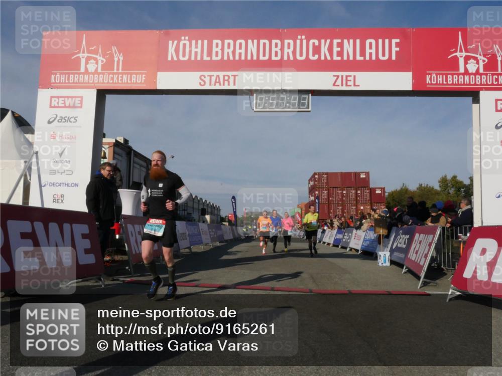 03.10.2025 - Köhlbrandbrückenlauf Matties Gatica Varas http://msf.ph/oto/9165261 03.10.2025 09:57:45 Ziel 1083, 1135, 1265, 2801, 2802, 2811, 3043, 3211 meine-sportfotos.de