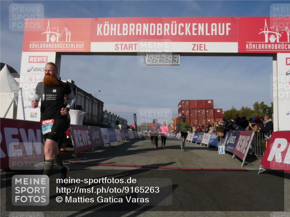 03.10.2025 - Köhlbrandbrückenlauf Matties Gatica Varas http://msf.ph/oto/9165263 03.10.2025 09:57:45 Ziel 1083, 1135, 1265, 2801, 2802, 2811, 3043, 3211 meine-sportfotos.de