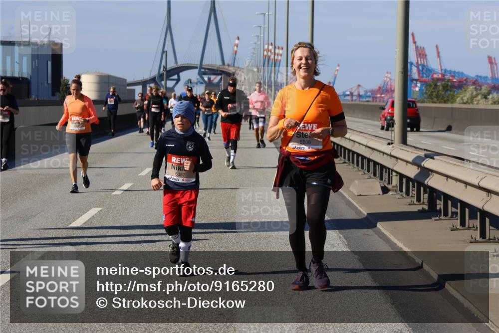03.10.2025 - Köhlbrandbrückenlauf Strokosch-Dieckow http://msf.ph/oto/9165280 03.10.2025 13:13:58 Position 3 6357, 5808 meine-sportfotos.de