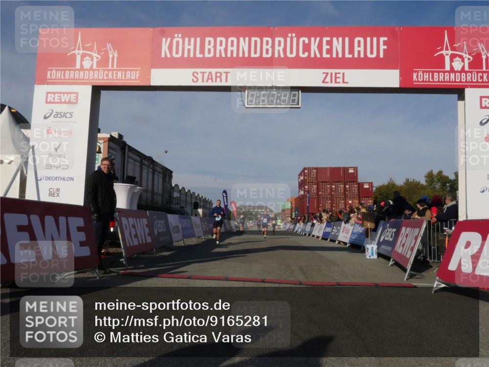 03.10.2025 - Köhlbrandbrückenlauf Matties Gatica Varas http://msf.ph/oto/9165281 03.10.2025 09:57:50 Ziel 1135, 1265, 2811, 3135, 3136, 3211 meine-sportfotos.de