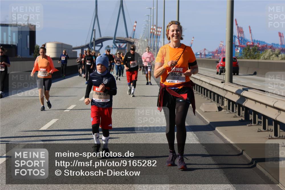 03.10.2025 - Köhlbrandbrückenlauf Strokosch-Dieckow http://msf.ph/oto/9165282 03.10.2025 13:13:58 Position 3 6357, 5808 meine-sportfotos.de