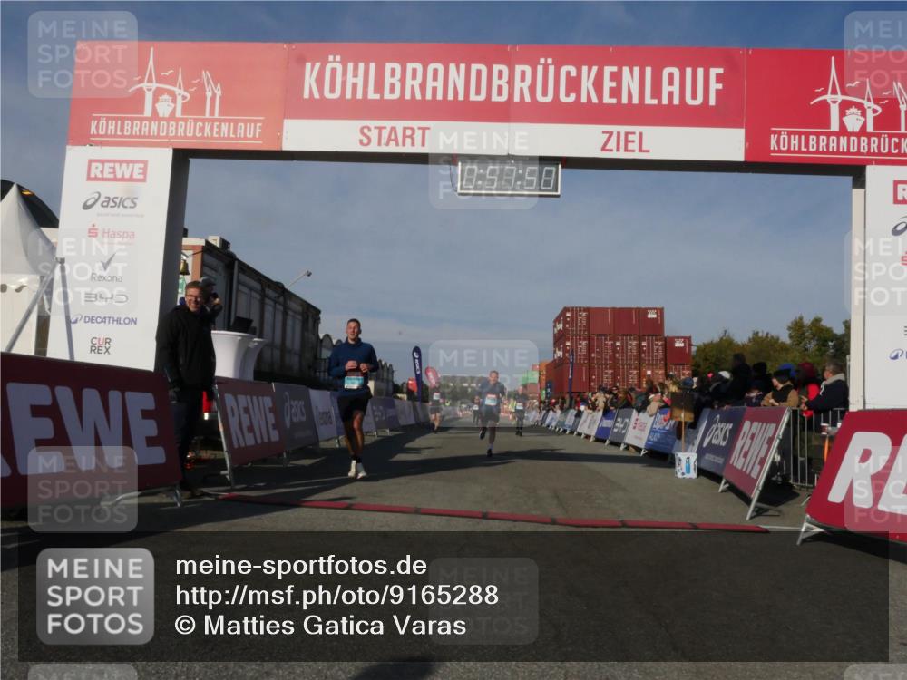 03.10.2025 - Köhlbrandbrückenlauf Matties Gatica Varas http://msf.ph/oto/9165288 03.10.2025 09:57:52 Ziel 1079, 1135, 1265, 2811, 3079, 3135, 3136, 3211 meine-sportfotos.de