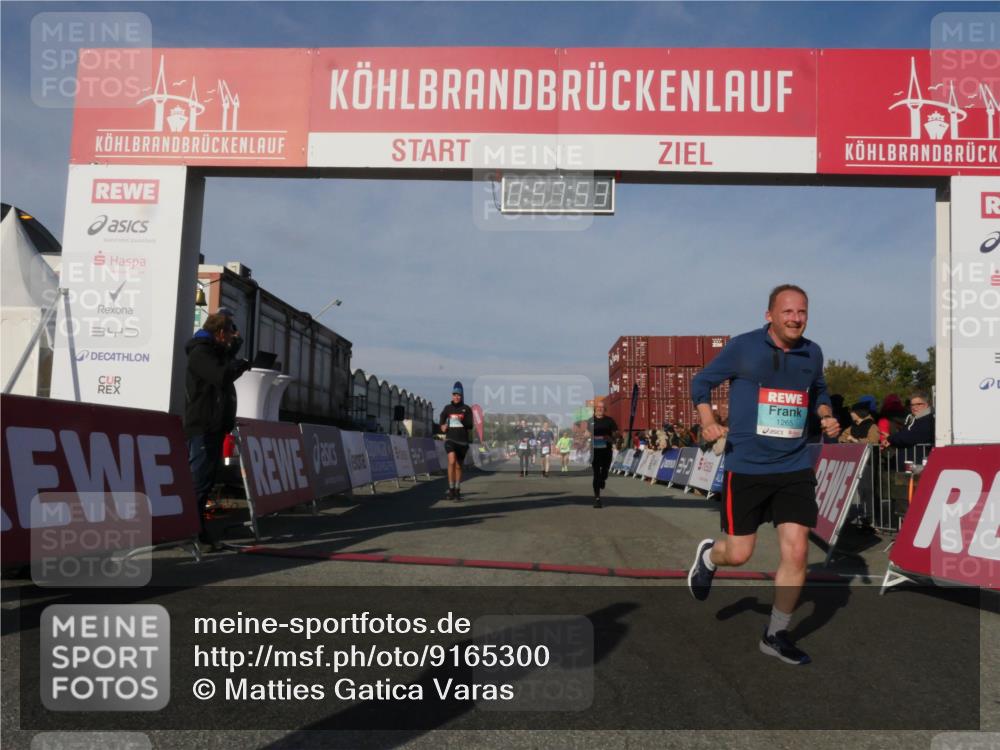 03.10.2025 - Köhlbrandbrückenlauf Matties Gatica Varas http://msf.ph/oto/9165300 03.10.2025 09:57:55 Ziel 1079, 1135, 3079, 3135, 3136, 3211 meine-sportfotos.de