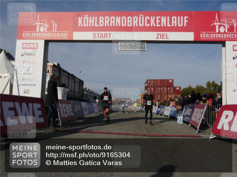 03.10.2025 - Köhlbrandbrückenlauf Matties Gatica Varas http://msf.ph/oto/9165304 03.10.2025 09:57:56 Ziel 1079, 1135, 3079, 3135, 3136, 3211 meine-sportfotos.de
