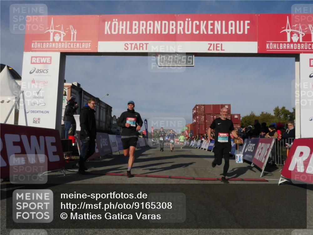 03.10.2025 - Köhlbrandbrückenlauf Matties Gatica Varas http://msf.ph/oto/9165308 03.10.2025 09:57:57 Ziel 1079, 3079, 3135, 3136, 3211 meine-sportfotos.de