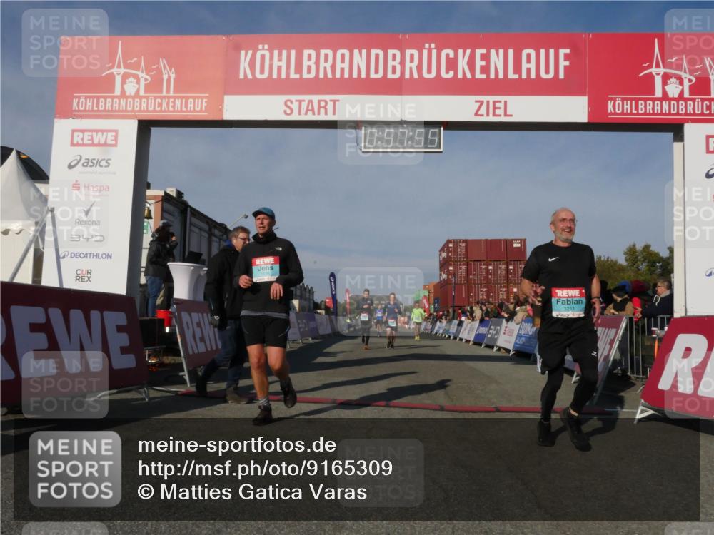 03.10.2025 - Köhlbrandbrückenlauf Matties Gatica Varas http://msf.ph/oto/9165309 03.10.2025 09:57:57 Ziel 1079, 3079, 3135, 3136, 3211 meine-sportfotos.de