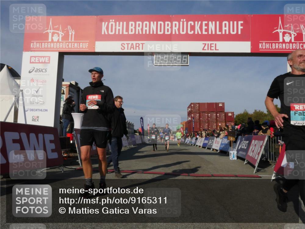 03.10.2025 - Köhlbrandbrückenlauf Matties Gatica Varas http://msf.ph/oto/9165311 03.10.2025 09:57:58 Ziel 1079, 1251, 3079, 3135, 3136 meine-sportfotos.de
