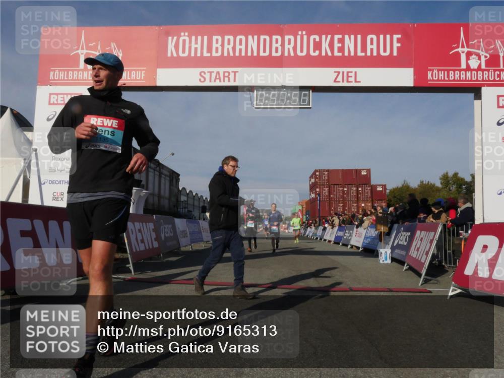 03.10.2025 - Köhlbrandbrückenlauf Matties Gatica Varas http://msf.ph/oto/9165313 03.10.2025 09:57:58 Ziel 1079, 1251, 3079, 3135, 3136 meine-sportfotos.de
