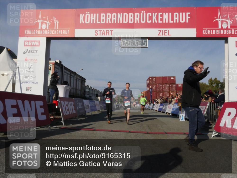 03.10.2025 - Köhlbrandbrückenlauf Matties Gatica Varas http://msf.ph/oto/9165315 03.10.2025 09:58:00 Ziel 1027, 1079, 1251, 2815, 3079, 3135, 3136 meine-sportfotos.de