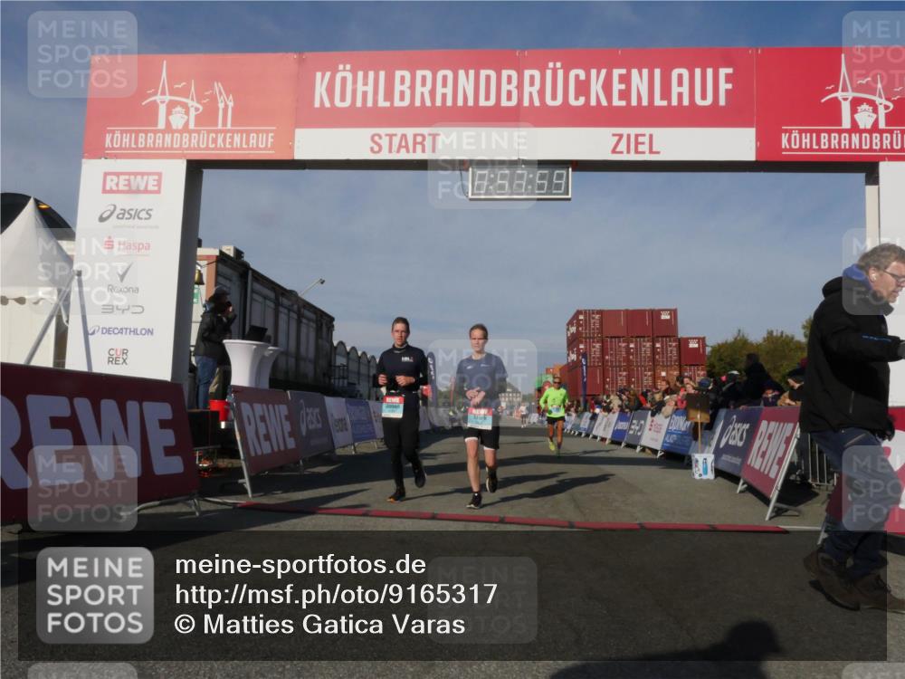 03.10.2025 - Köhlbrandbrückenlauf Matties Gatica Varas http://msf.ph/oto/9165317 03.10.2025 09:58:00 Ziel 1027, 1079, 1251, 2815, 3079, 3135, 3136 meine-sportfotos.de
