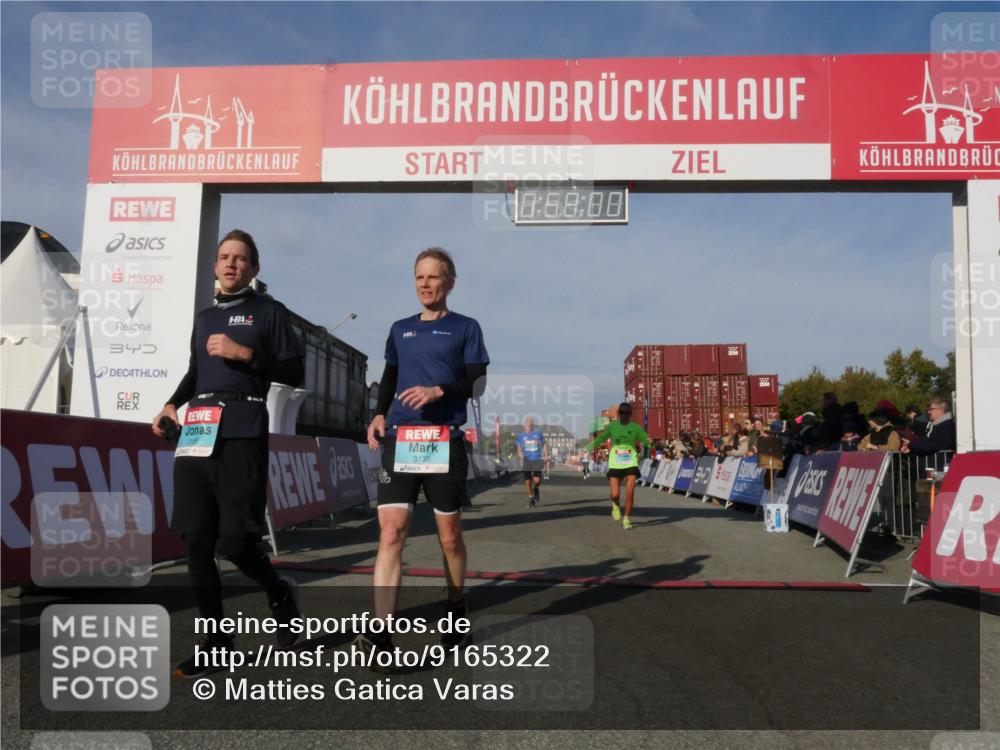 03.10.2025 - Köhlbrandbrückenlauf Matties Gatica Varas http://msf.ph/oto/9165322 03.10.2025 09:58:02 Ziel 1027, 1079, 1251, 2815, 3079 meine-sportfotos.de