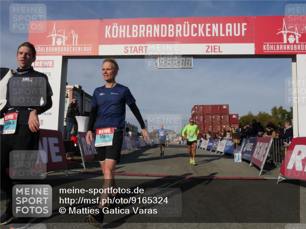 03.10.2025 - Köhlbrandbrückenlauf Matties Gatica Varas http://msf.ph/oto/9165324 03.10.2025 09:58:02 Ziel 1027, 1079, 1251, 2815, 3079 meine-sportfotos.de