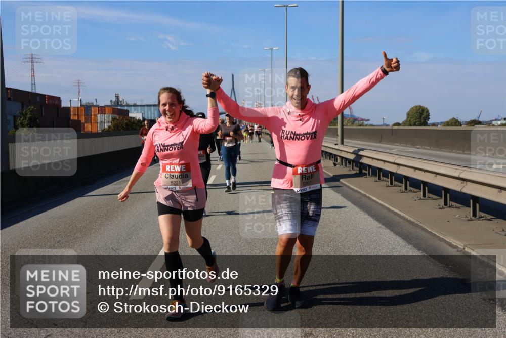 03.10.2025 - Köhlbrandbrückenlauf Strokosch-Dieckow http://msf.ph/oto/9165329 03.10.2025 13:14:14 Position 3 5221, 5207 meine-sportfotos.de