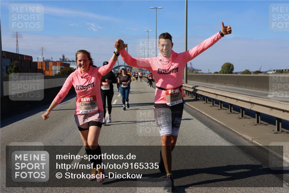 03.10.2025 - Köhlbrandbrückenlauf Strokosch-Dieckow http://msf.ph/oto/9165335 03.10.2025 13:14:14 Position 3 5221, 5207 meine-sportfotos.de