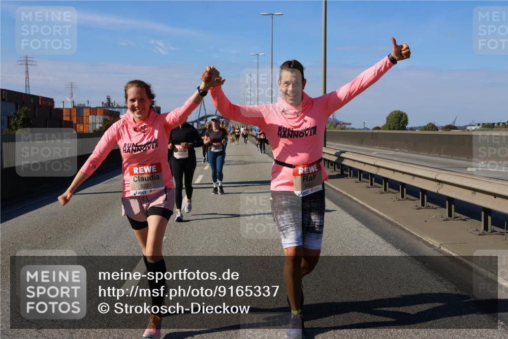 03.10.2025 - Köhlbrandbrückenlauf Strokosch-Dieckow http://msf.ph/oto/9165337 03.10.2025 13:14:14 Position 3 5221, 5207 meine-sportfotos.de