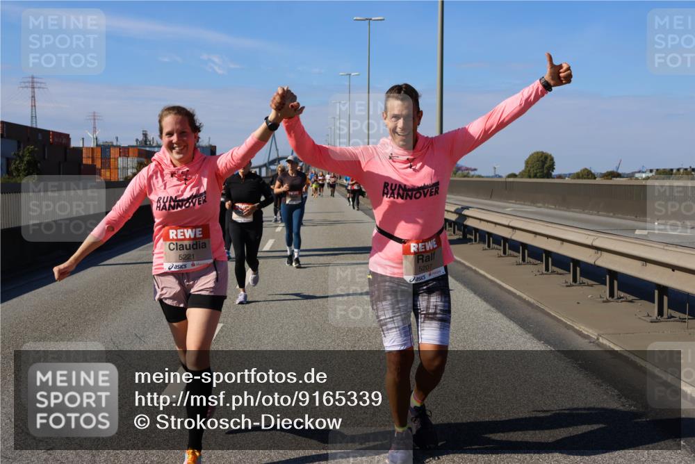 03.10.2025 - Köhlbrandbrückenlauf Strokosch-Dieckow http://msf.ph/oto/9165339 03.10.2025 13:14:14 Position 3 5221, 5207 meine-sportfotos.de
