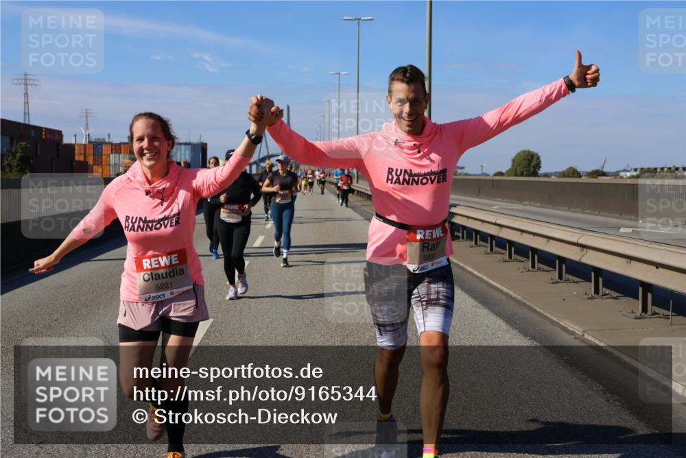 03.10.2025 - Köhlbrandbrückenlauf Strokosch-Dieckow http://msf.ph/oto/9165344 03.10.2025 13:14:14 Position 3 5221, 5207 meine-sportfotos.de