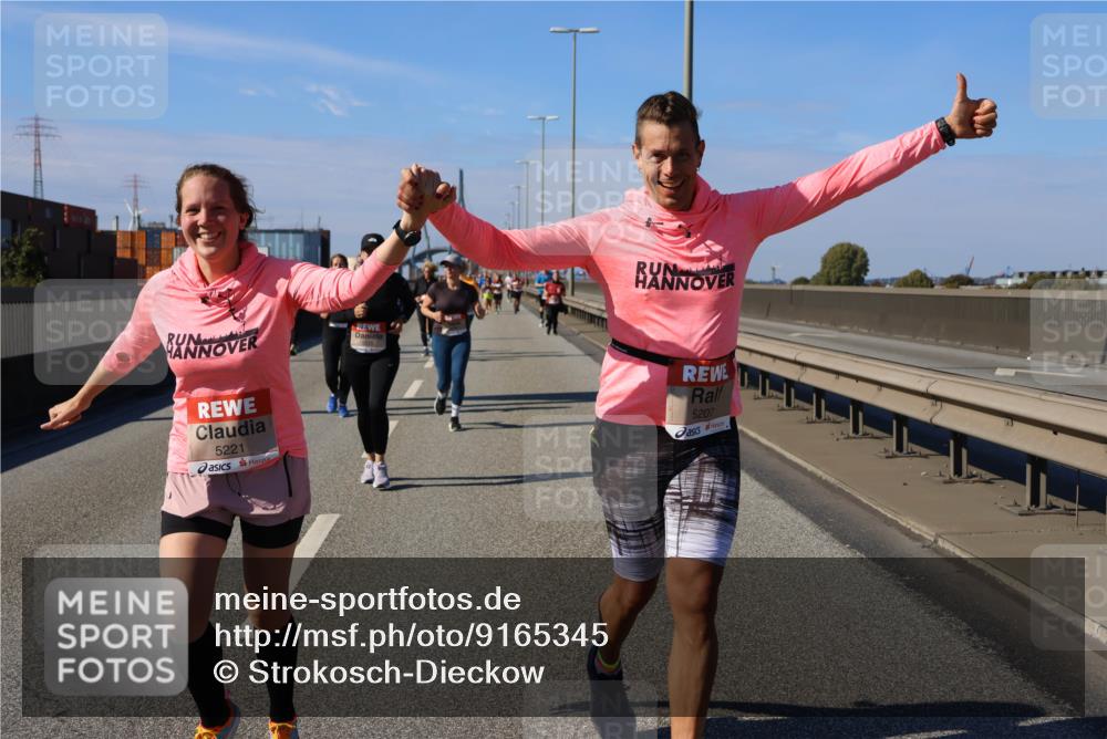 03.10.2025 - Köhlbrandbrückenlauf Strokosch-Dieckow http://msf.ph/oto/9165345 03.10.2025 13:14:14 Position 3 5221, 5207 meine-sportfotos.de