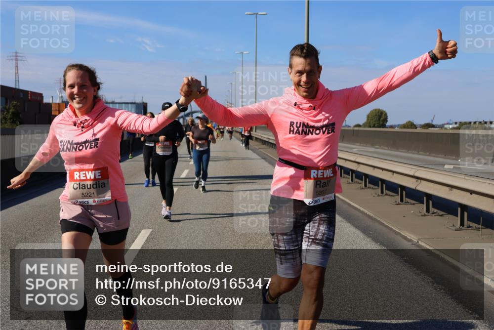 03.10.2025 - Köhlbrandbrückenlauf Strokosch-Dieckow http://msf.ph/oto/9165347 03.10.2025 13:14:15 Position 3 5221, 5207 meine-sportfotos.de