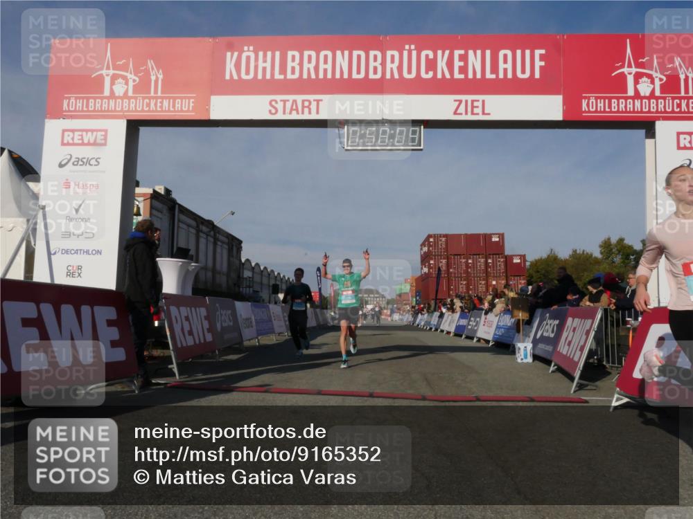 03.10.2025 - Köhlbrandbrückenlauf Matties Gatica Varas http://msf.ph/oto/9165352 03.10.2025 09:58:10 Ziel 1027, 1114, 1167, 1210, 1251, 2815, 3243, 3246 meine-sportfotos.de