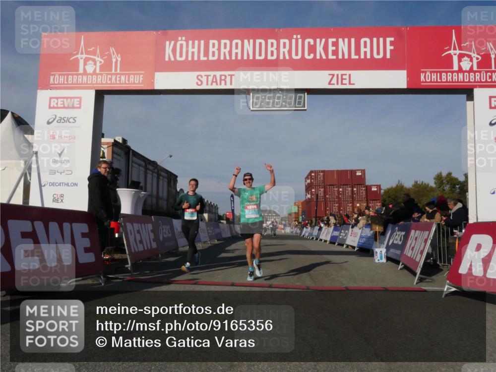 03.10.2025 - Köhlbrandbrückenlauf Matties Gatica Varas http://msf.ph/oto/9165356 03.10.2025 09:58:11 Ziel 1027, 1114, 1167, 1210, 2815, 3243, 3246 meine-sportfotos.de