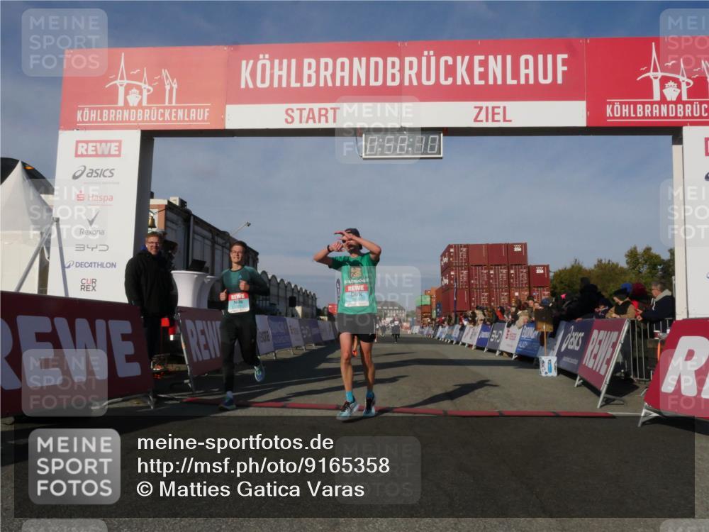 03.10.2025 - Köhlbrandbrückenlauf Matties Gatica Varas http://msf.ph/oto/9165358 03.10.2025 09:58:12 Ziel 1027, 1114, 1167, 1210, 2815, 3243, 3246 meine-sportfotos.de