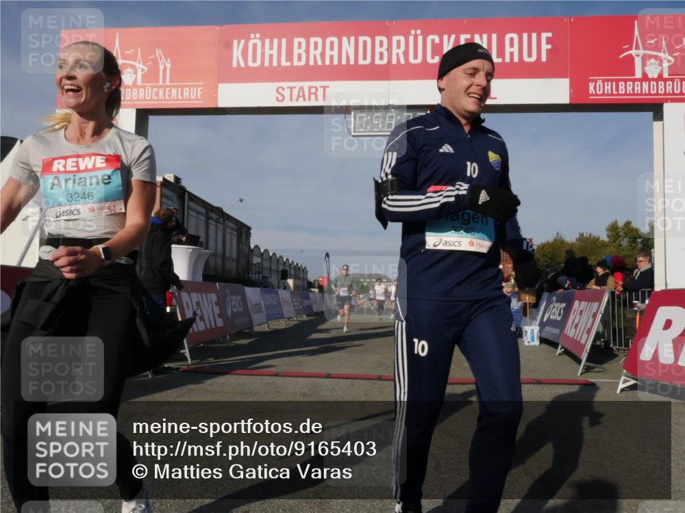 03.10.2025 - Köhlbrandbrückenlauf Matties Gatica Varas http://msf.ph/oto/9165403 03.10.2025 09:58:24 Ziel 1052, 1112, 1143, 3338, 3592 meine-sportfotos.de