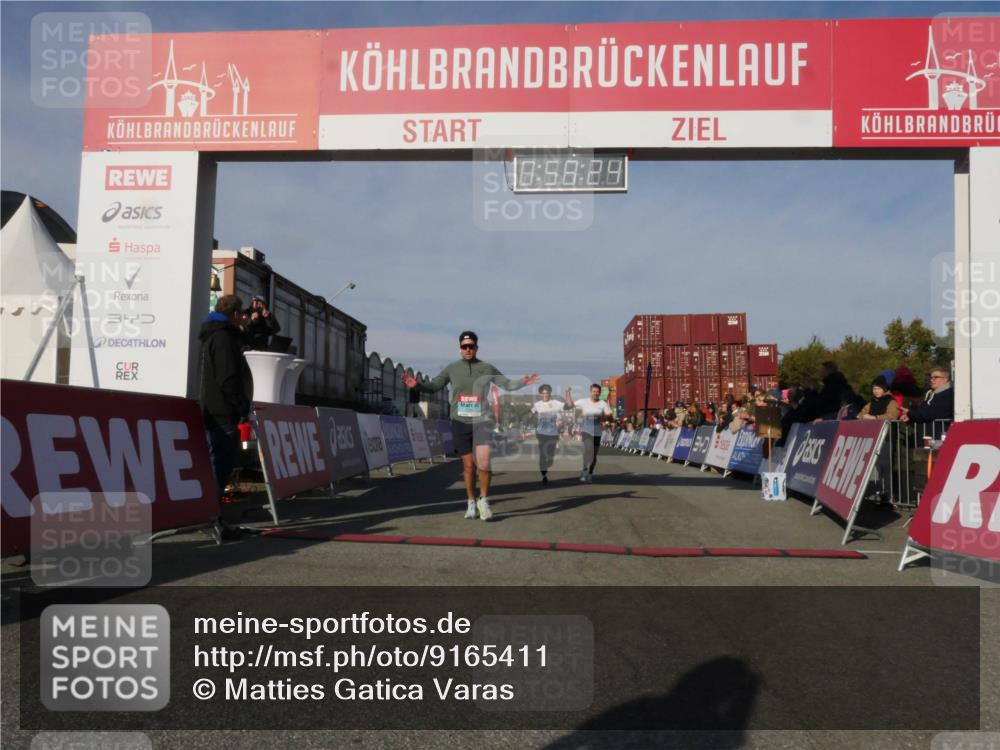 03.10.2025 - Köhlbrandbrückenlauf Matties Gatica Varas http://msf.ph/oto/9165411 03.10.2025 09:58:26 Ziel 1052, 1112, 1143, 2962, 3338, 3592 meine-sportfotos.de