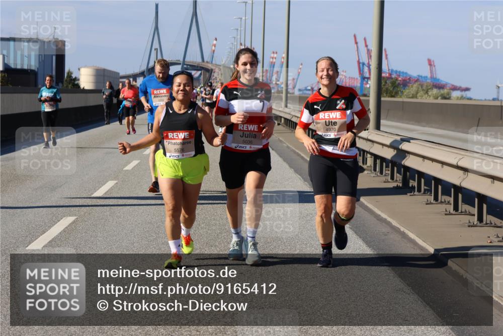 03.10.2025 - Köhlbrandbrückenlauf Strokosch-Dieckow http://msf.ph/oto/9165412 03.10.2025 13:14:34 Position 3 5550, 5576, 5036, 4970 meine-sportfotos.de