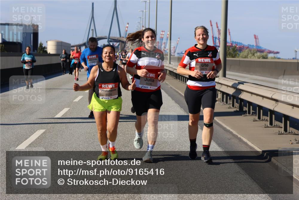 03.10.2025 - Köhlbrandbrückenlauf Strokosch-Dieckow http://msf.ph/oto/9165416 03.10.2025 13:14:34 Position 3 5550, 5576, 5036, 4970 meine-sportfotos.de