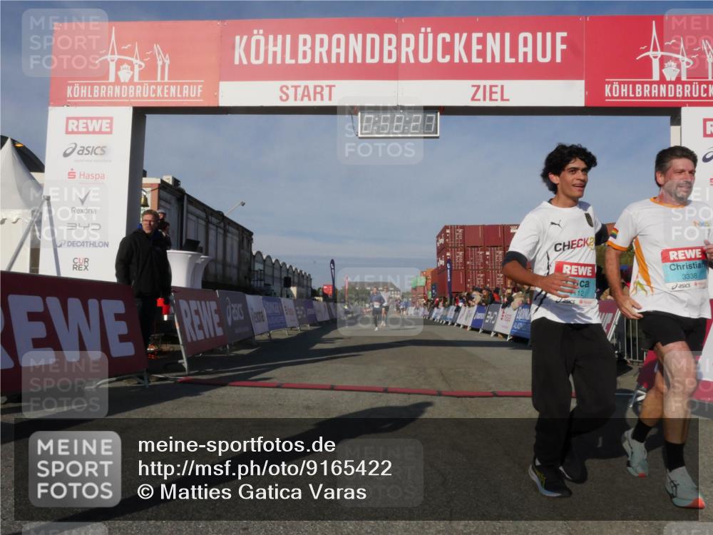 03.10.2025 - Köhlbrandbrückenlauf Matties Gatica Varas http://msf.ph/oto/9165422 03.10.2025 09:58:29 Ziel 1052, 2962, 3592, 3836 meine-sportfotos.de