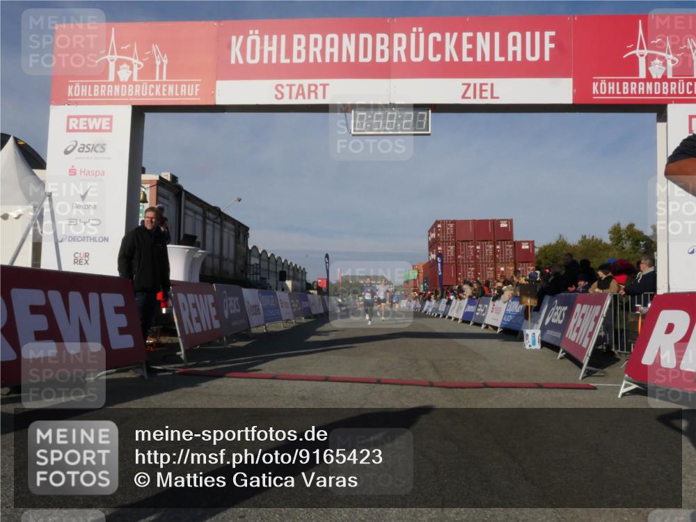 03.10.2025 - Köhlbrandbrückenlauf Matties Gatica Varas http://msf.ph/oto/9165423 03.10.2025 09:58:29 Ziel 1052, 2962, 3592, 3836 meine-sportfotos.de