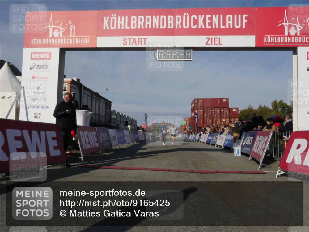 03.10.2025 - Köhlbrandbrückenlauf Matties Gatica Varas http://msf.ph/oto/9165425 03.10.2025 09:58:30 Ziel 1052, 2962, 3592, 3749, 3836 meine-sportfotos.de